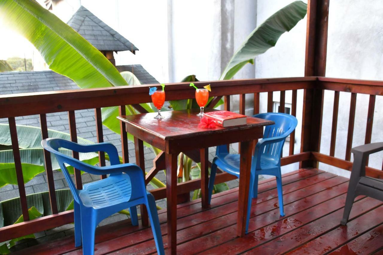 West Bay Lodge And Spa Esterno foto